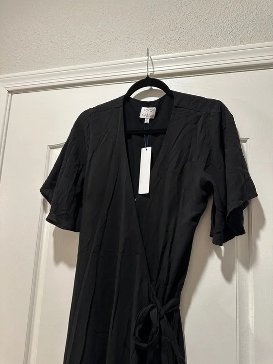 KOKO+MASON Black V-neck
Asymmetric Ruffle Hem
Butterfly Sleeve Wrap Dress
XL - Picture 2 of 6